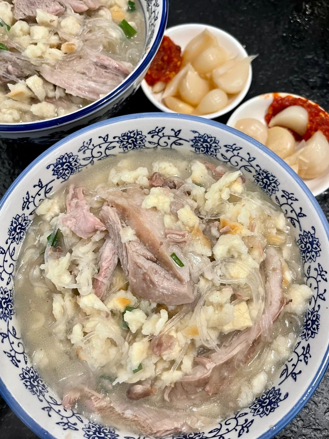 Lam med brød i suppe